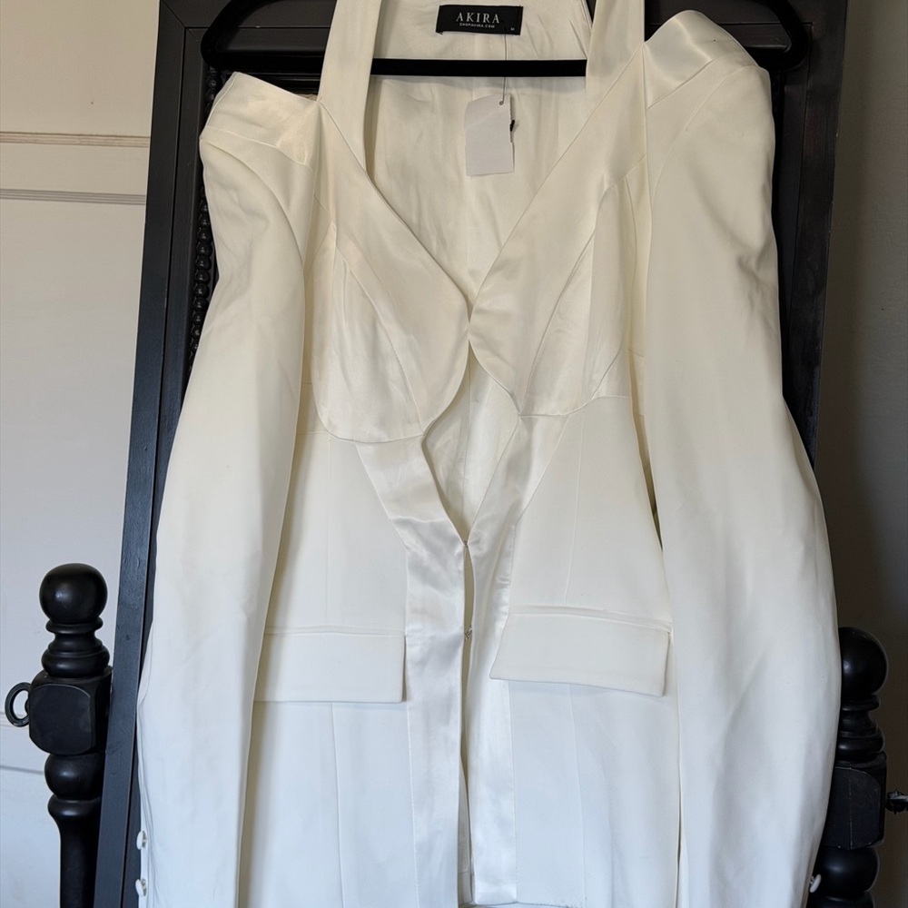 AKIRA Off-White Women's Tailored Blazer